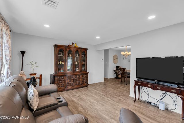 27 Anguilla Lane, Toms River, NJ 08757