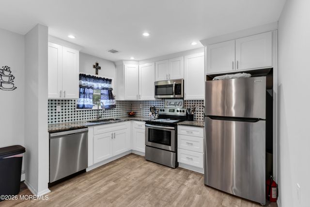 27 Anguilla Lane, Toms River, NJ 08757