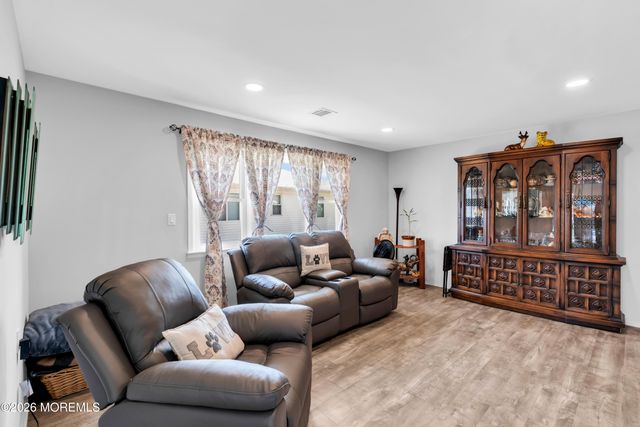 27 Anguilla Lane, Toms River, NJ 08757