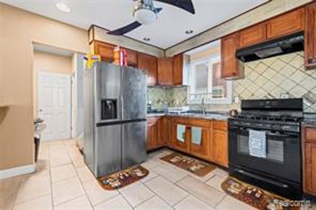 3230 Leslie Street, Detroit, MI 48238