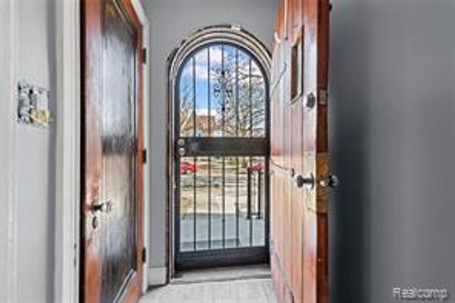3230 Leslie Street, Detroit, MI 48238
