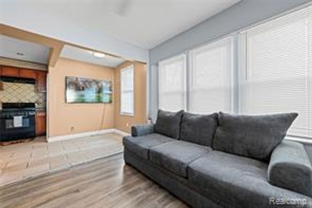 3230 Leslie Street, Detroit, MI 48238