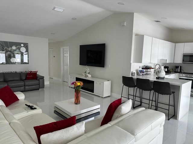 14318 SW 183rd St, Miami, FL 33177