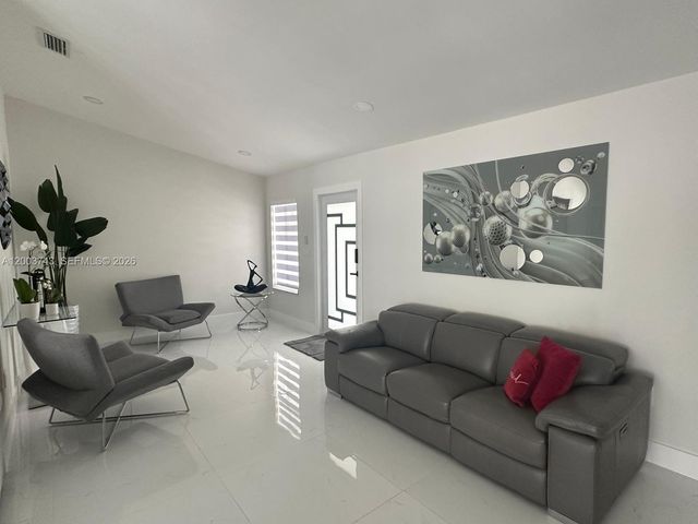 14318 SW 183rd St, Miami, FL 33177