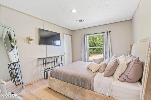 2934 Shoreline Drive, Chipley, FL 32428