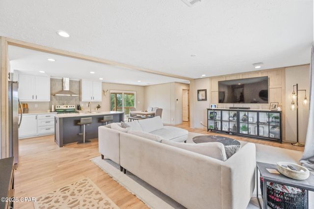 2934 Shoreline Drive, Chipley, FL 32428