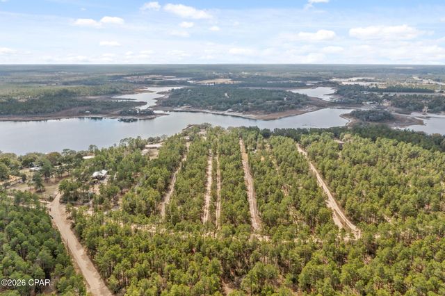 2934 Shoreline Drive, Chipley, FL 32428