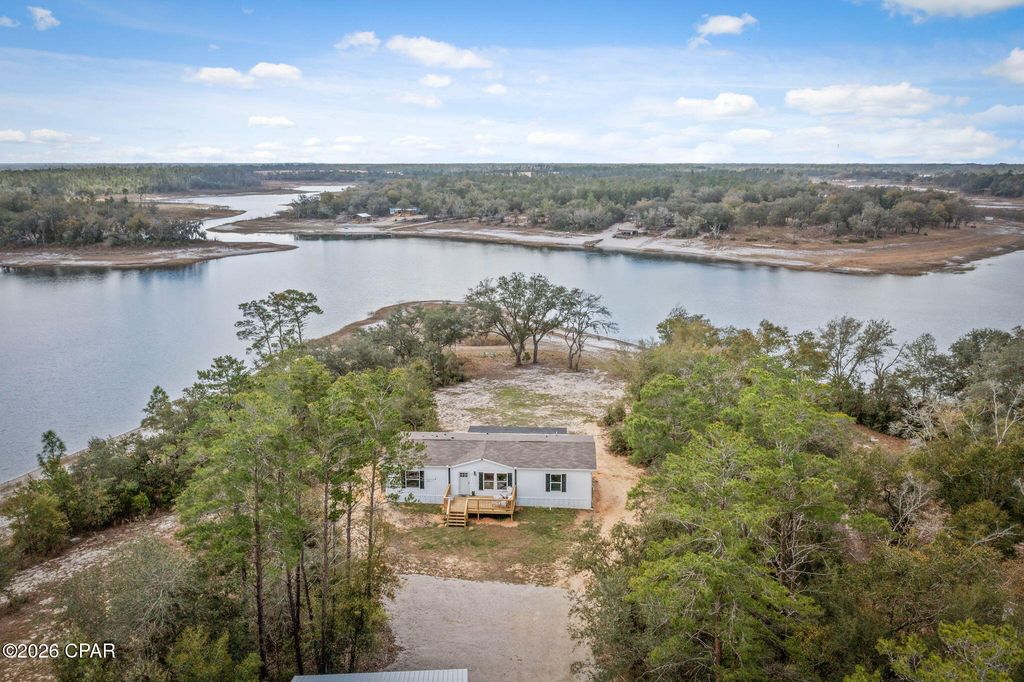 2934 Shoreline Drive, Chipley, FL 32428