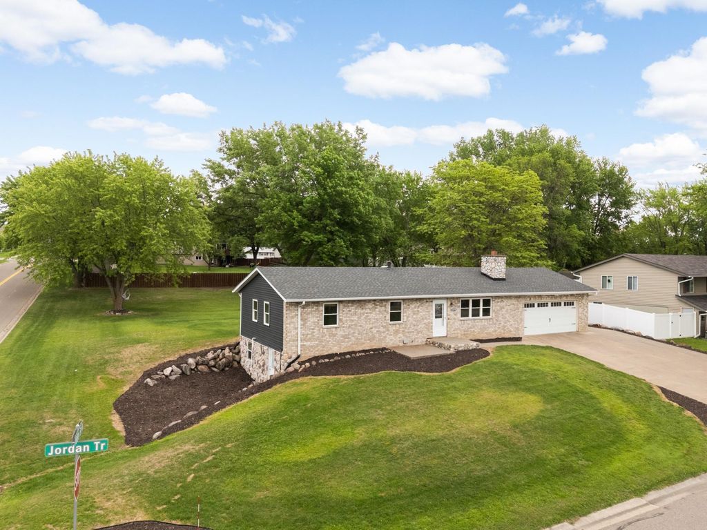 18774 Jordan Trail, Lakeville, MN 55044