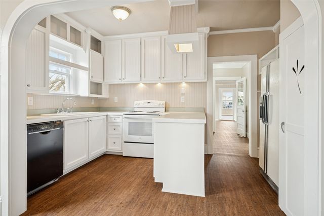 1705 E Bankhead Drive, Weatherford, TX 76086