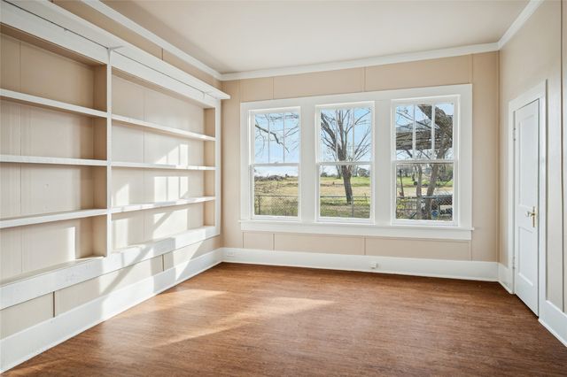 1705 E Bankhead Drive, Weatherford, TX 76086