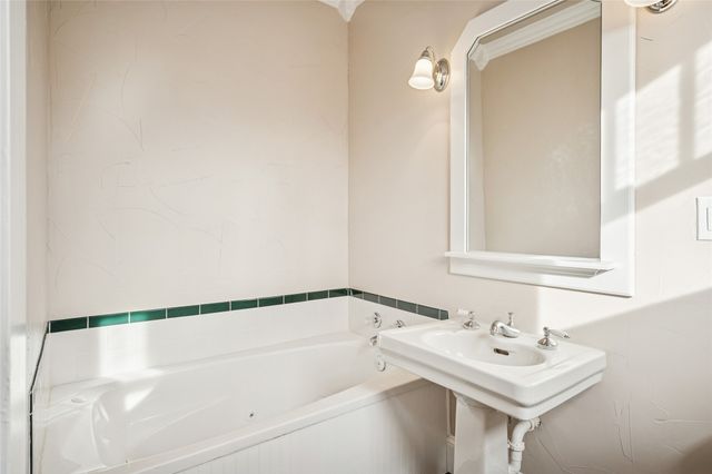 1705 E Bankhead Drive, Weatherford, TX 76086