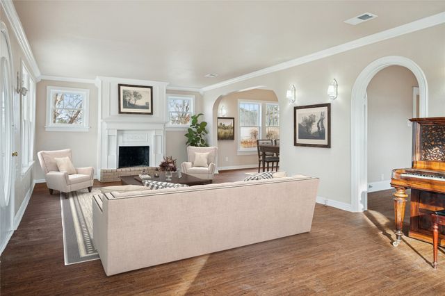 1705 E Bankhead Drive, Weatherford, TX 76086