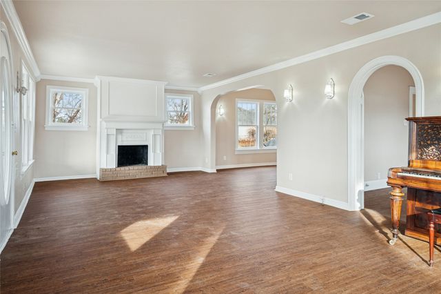 1705 E Bankhead Drive, Weatherford, TX 76086