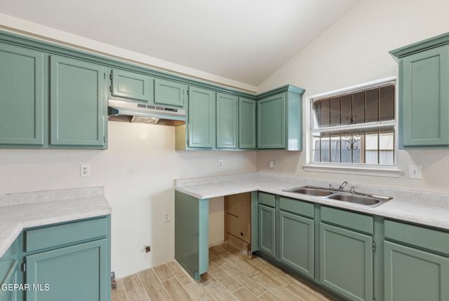 10385 Valle Fertil Drive, Socorro, TX 79927