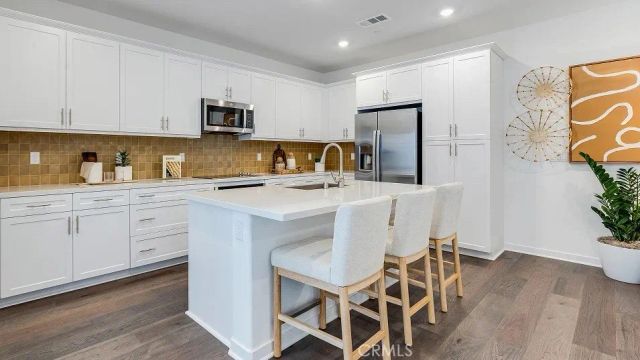 1360 Thunderbolt Lane, Rialto, CA 92376