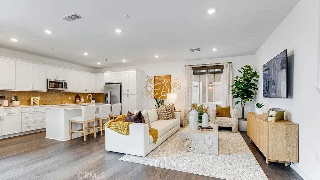 1360 Thunderbolt Lane, Rialto, CA 92376