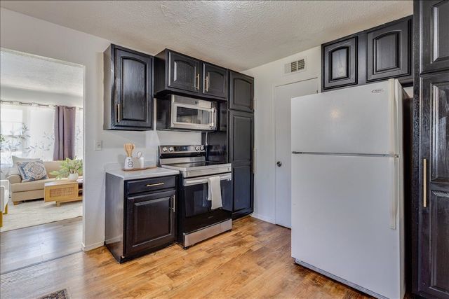 400 W Hollywood St, Wichita, KS 67217