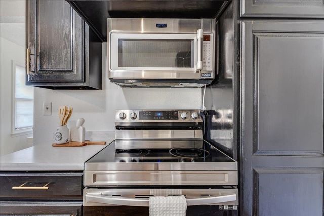 400 W Hollywood St, Wichita, KS 67217