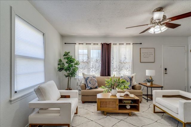 400 W Hollywood St, Wichita, KS 67217