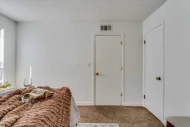 400 W Hollywood St, Wichita, KS 67217