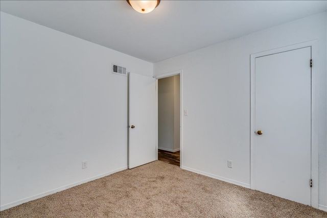 400 W Hollywood St, Wichita, KS 67217