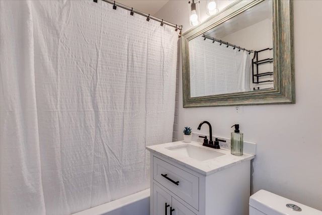 400 W Hollywood St, Wichita, KS 67217