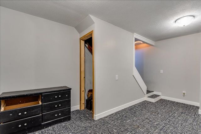 400 W Hollywood St, Wichita, KS 67217