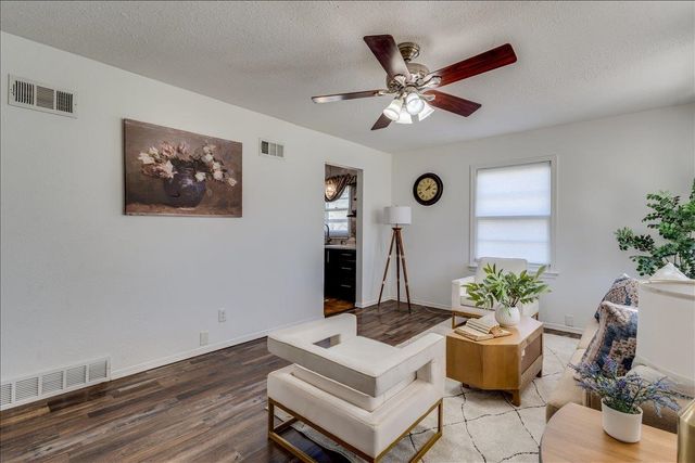 400 W Hollywood St, Wichita, KS 67217