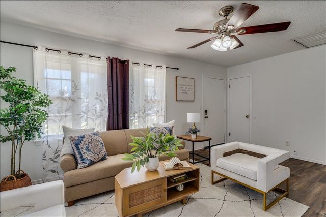 400 W Hollywood St, Wichita, KS 67217