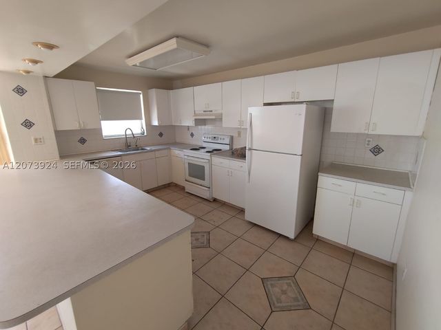 2780 NE 183rd St 1402, Aventura, FL 33160