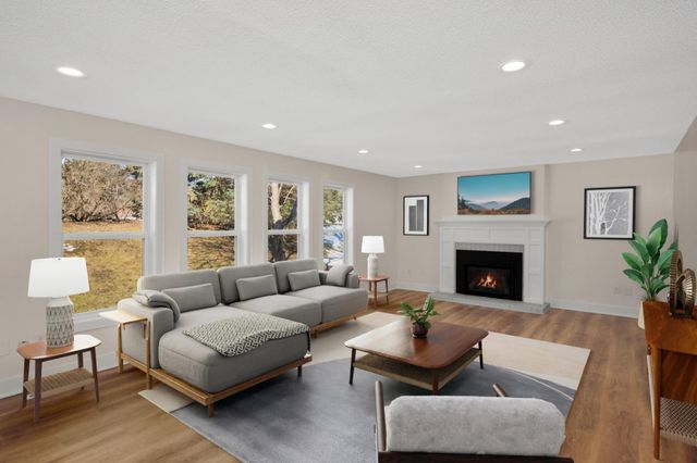 16795 Illinois Avenue, Lakeville, MN 55044