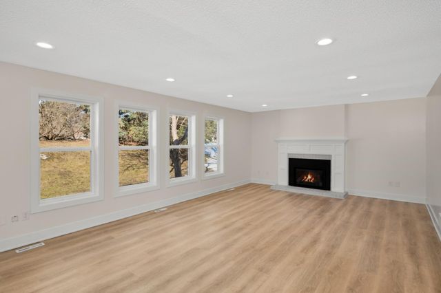 16795 Illinois Avenue, Lakeville, MN 55044