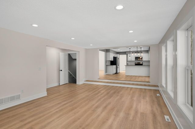 16795 Illinois Avenue, Lakeville, MN 55044