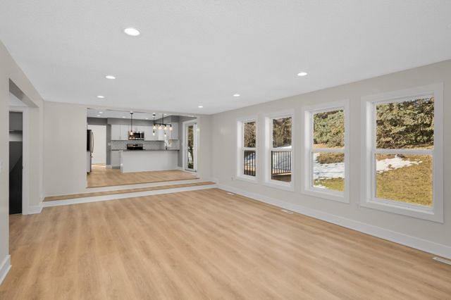 16795 Illinois Avenue, Lakeville, MN 55044