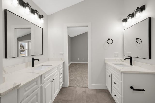 16795 Illinois Avenue, Lakeville, MN 55044