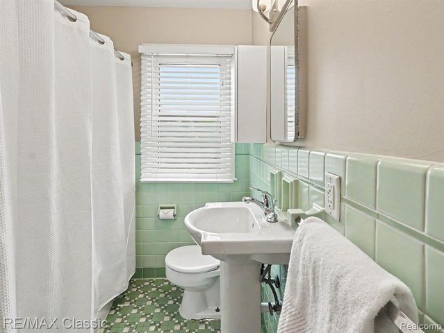 2105 Charlton Avenue, Ann Arbor, MI 48103