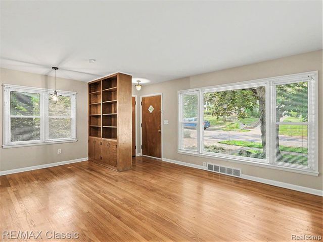 2105 Charlton Avenue, Ann Arbor, MI 48103