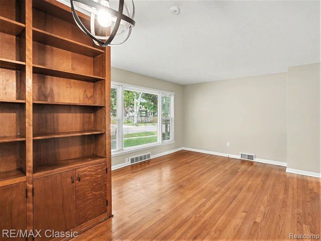 2105 Charlton Avenue, Ann Arbor, MI 48103