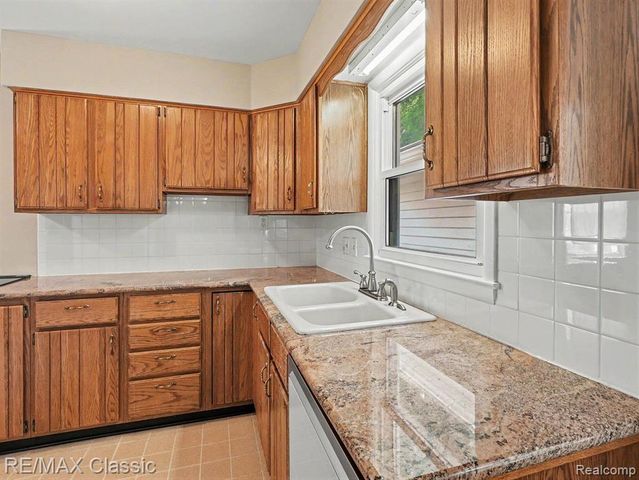 2105 Charlton Avenue, Ann Arbor, MI 48103