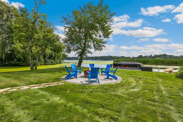 25138 W Lake Avenue, Ingleside, IL 60041