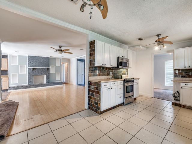3836 Diamond Loch E, North Richland Hills, TX 76180