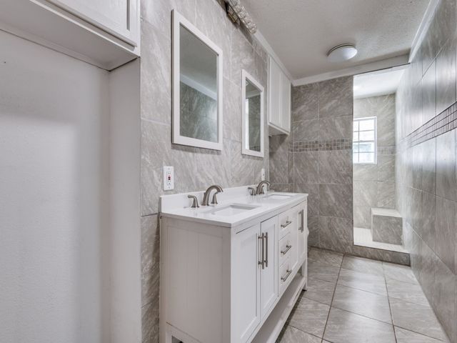 3836 Diamond Loch E, North Richland Hills, TX 76180