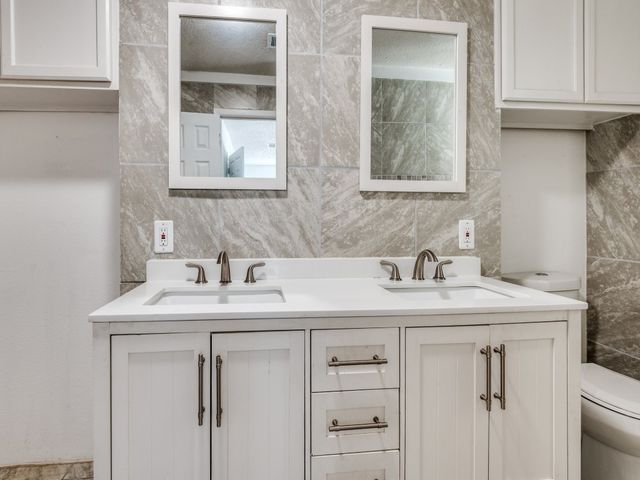 3836 Diamond Loch E, North Richland Hills, TX 76180