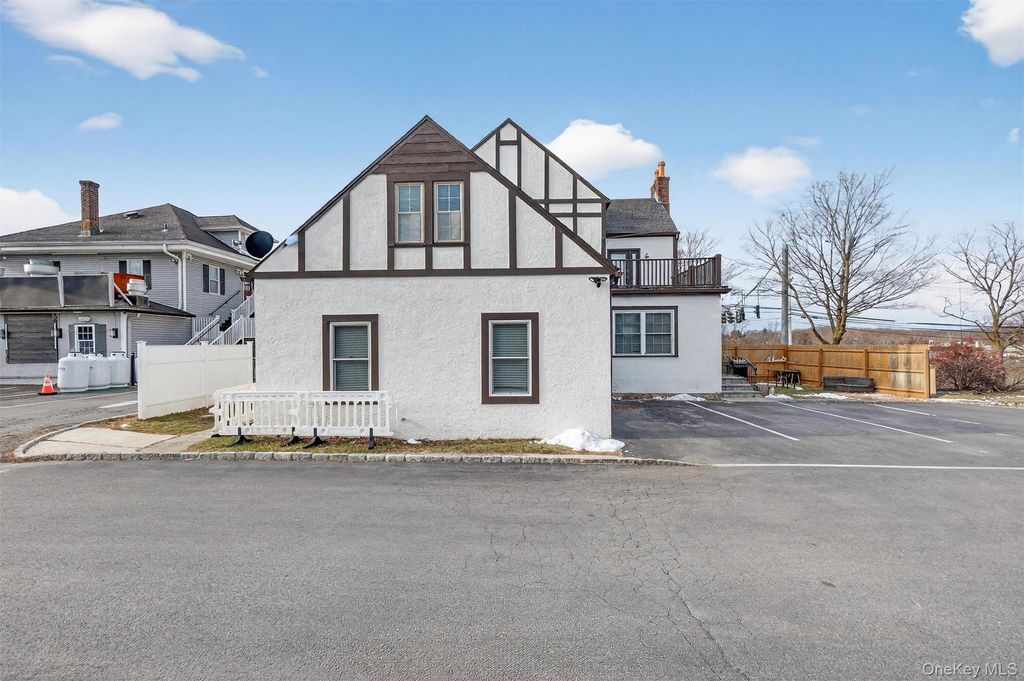 2002 E Main Street, Mohegan Lake, NY 10547