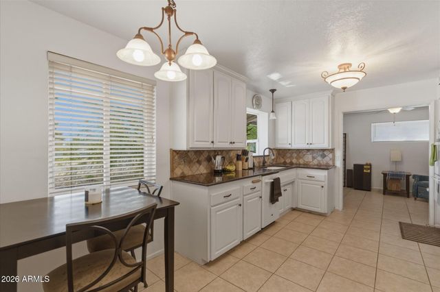 940 E Berridge Lane, Phoenix, AZ 85014