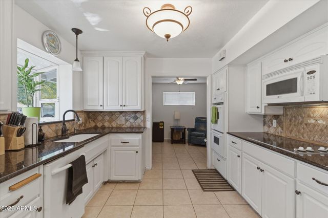 940 E Berridge Lane, Phoenix, AZ 85014