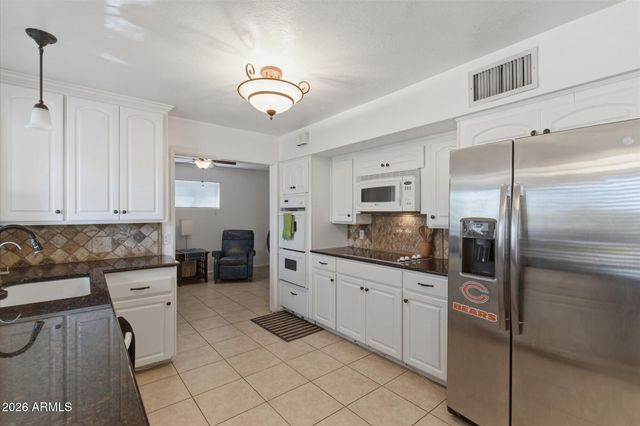 940 E Berridge Lane, Phoenix, AZ 85014