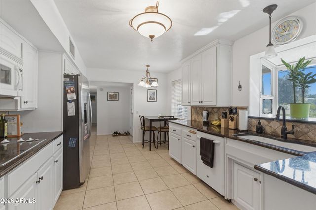 940 E Berridge Lane, Phoenix, AZ 85014