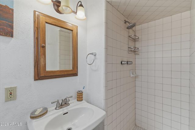 940 E Berridge Lane, Phoenix, AZ 85014